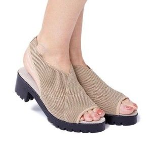 Charleston Shoe Co. Women's Size 8 Stuart Lug Sole Sandal  Neutral Slingback